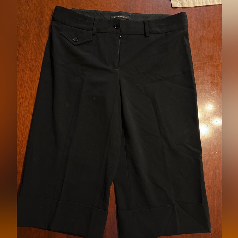 BCBG Max Azria Black Capris Size 8 Y2K